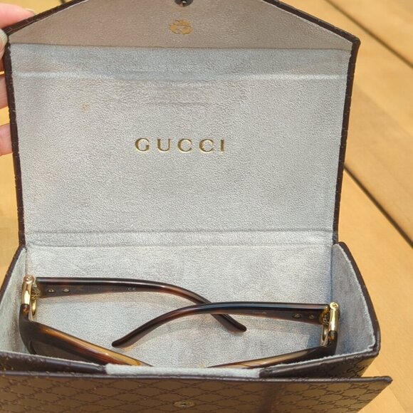 Gucci Brown Oversized Sunglasses with Tortoiseshell Frame - Great Condition - Picture 6 of 6